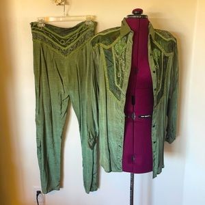 Phool pants suit.. like new. Beautiful sewn in  embellishments!